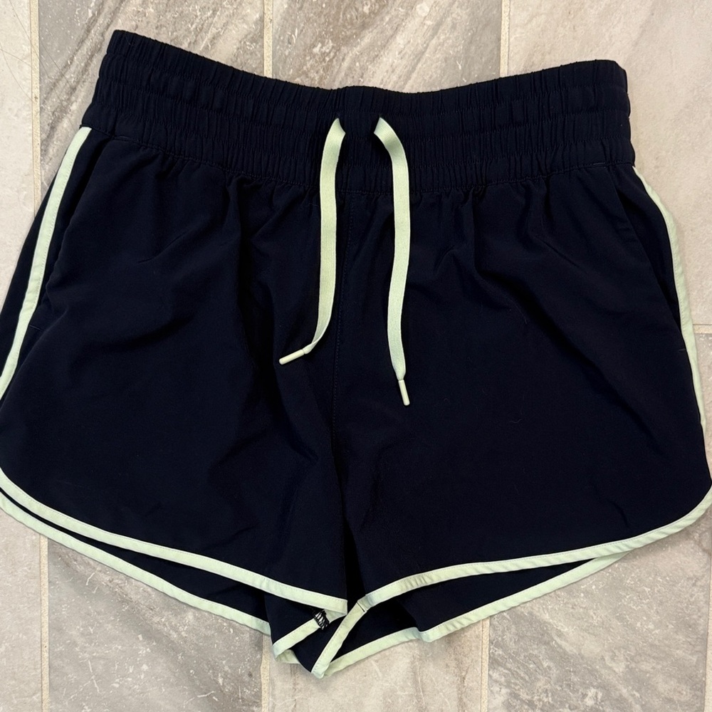 Athleta Weekender Running Shorts S